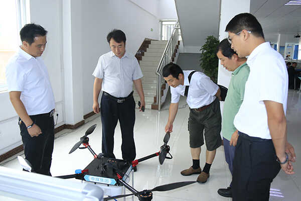 热烈欢迎南京航空航天大学鲍益东教授一行莅临集团考察访问