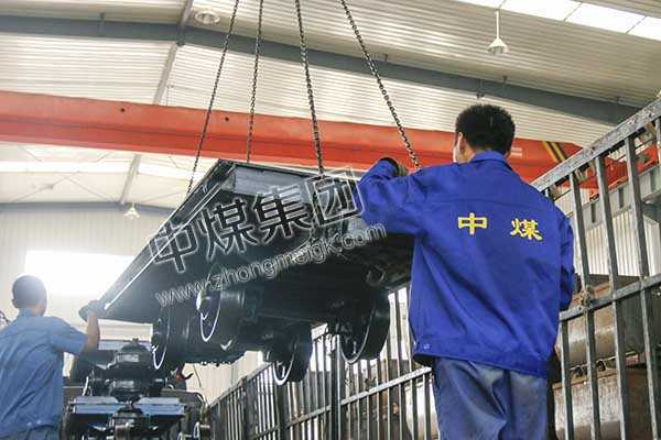 中煤集团一批矿用平板车发往广西省凭祥市