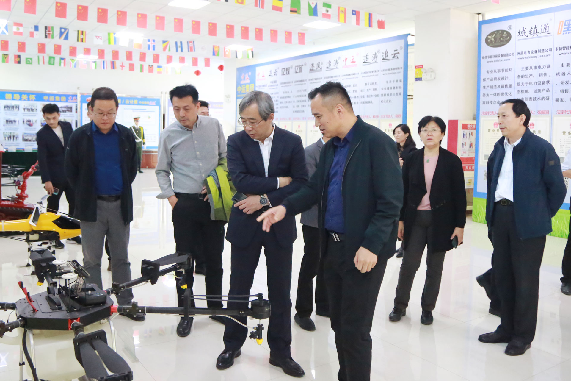 热烈欢迎山东省人社厅领导莅临中煤集团参观指导